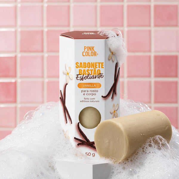 Sabonete Esfoliante Vanilla em bancada de azulejos rosa com espuma